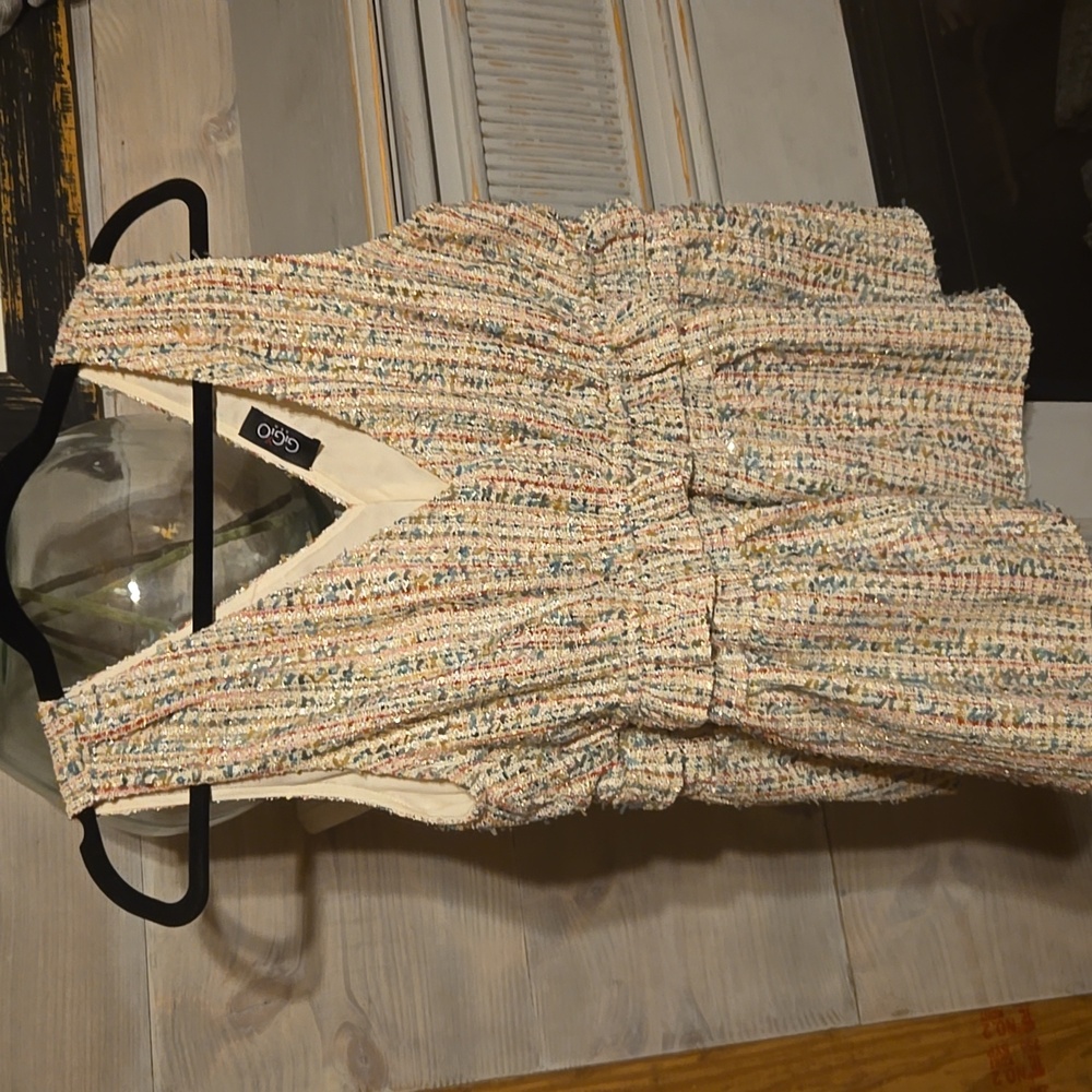 Tweed V neck sleeveless top